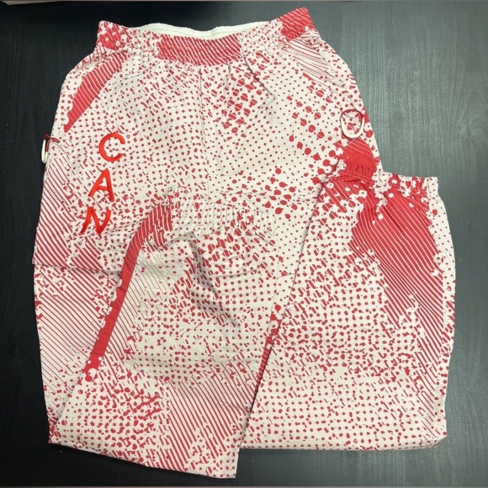 Lululemon Team Canada Convertible Mid-Rise Pant - Sz 2